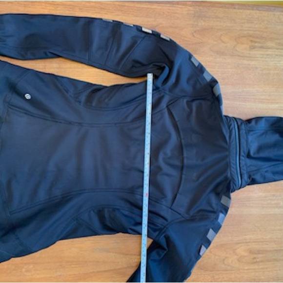 Lulu Lemon light jacket. Black. Size 4. Measurements in photos - Picture 7 of 9